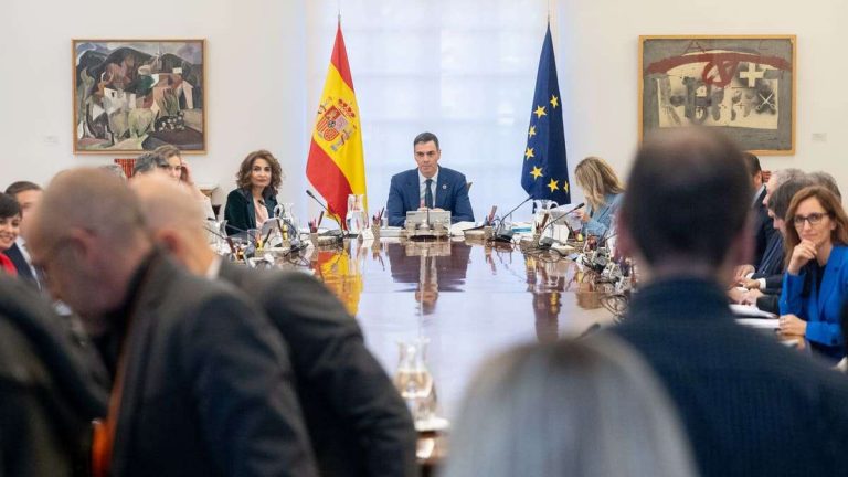 Correos y chantajes: la cloaca que protege a Sánchez