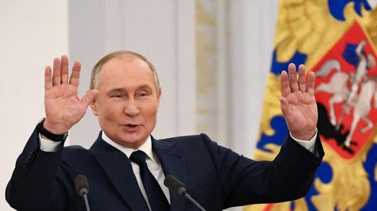La teoría de la conspiración según el Gobierno: todo es culpa de Putin, Franco o el heteropatriarcado