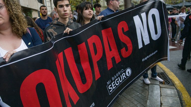 Cuando tener casa no basta: el drama real de la inquiokupación en España