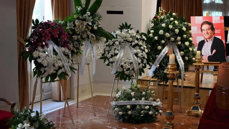 Funeral de Manolo del Dúo Dinámico: ausencia total de la Generalitat