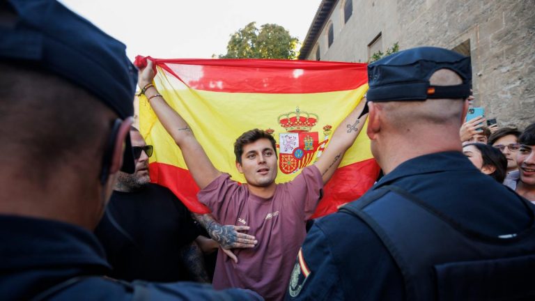 Espinosa de los Monteros quiere impulsar a Vito Quiles desde Atenea