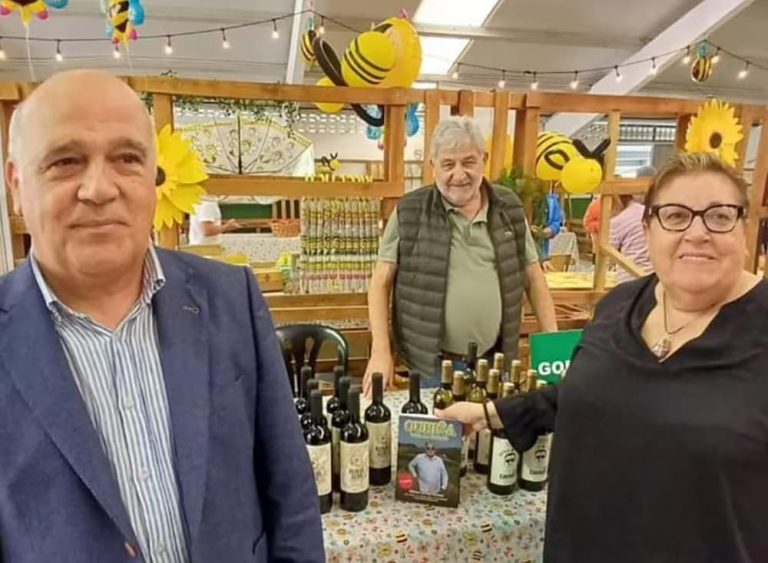 Dos concejales se hacen una foto con un narco y la suben a redes oficiales