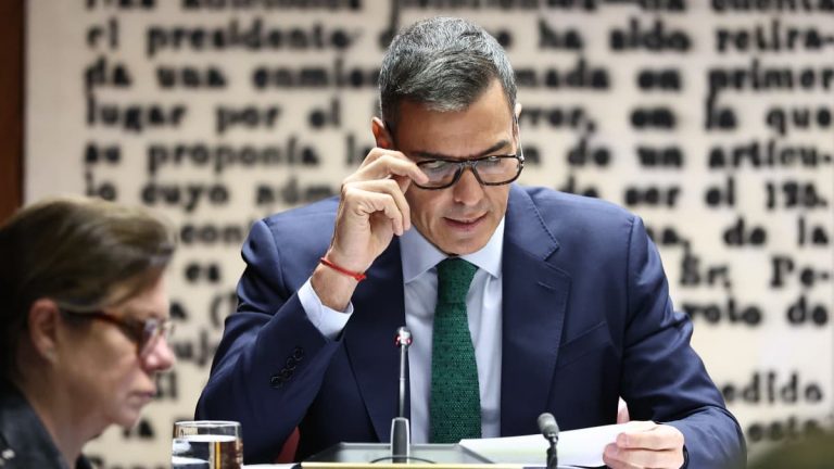 Las gafas de Sánchez: ¿política asistida por Bluetooth?