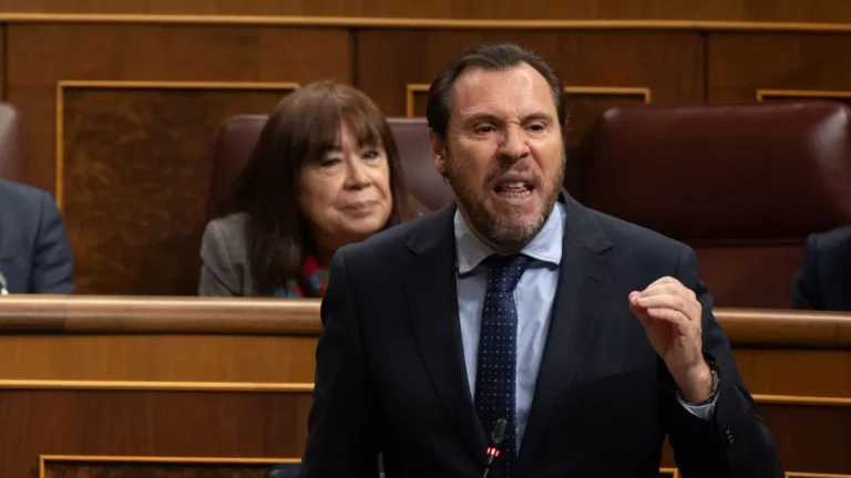 «Óscar Puente es un macarra, narcisista, inculto y peligroso»