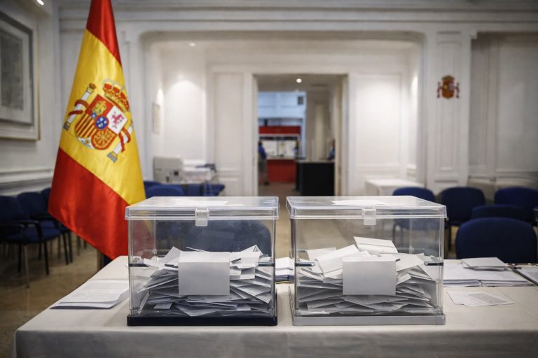 El PSOE arrasa con el voto de los españoles en el extranjero: una anomalía que ya no es casual