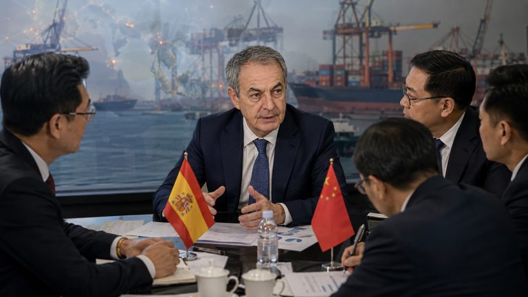 «Zapatero ha conseguido que las empresas chinas reciban cientos de millones del gobierno Sánchez»