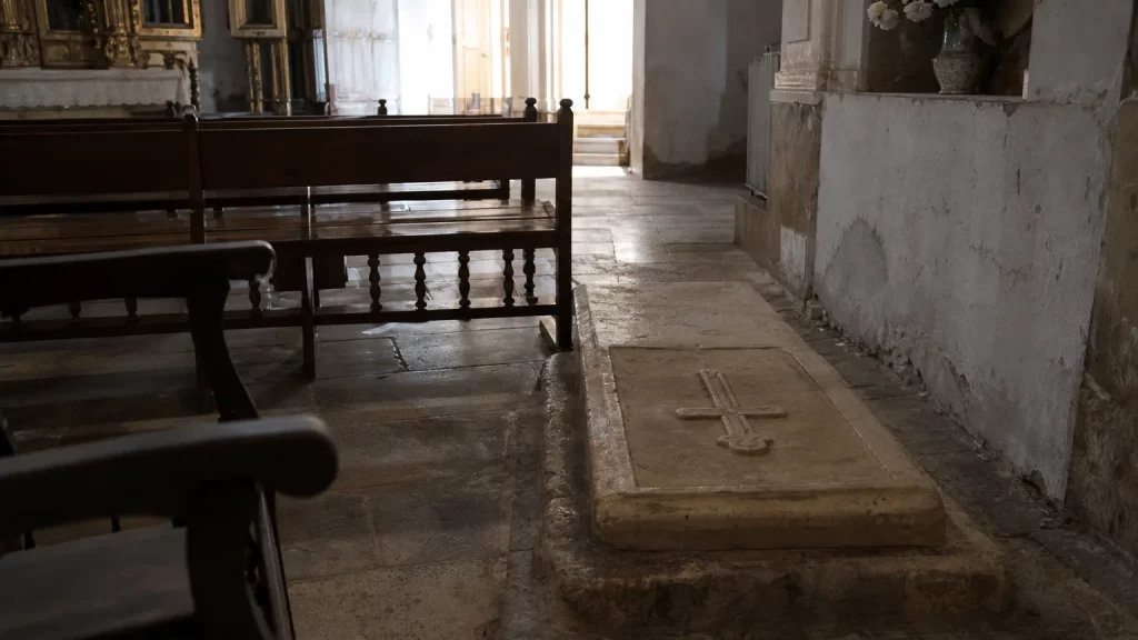 Tumba de Amalia Abad en la parroquia de San Mauro y San Francisco de Alcoy