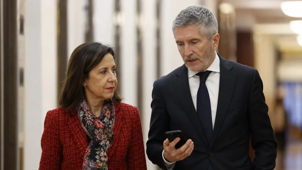 Margarita Robles y Fernando Grande-Marlaska en el contexto del espionaje Pegasus y la invasión de Ceuta.