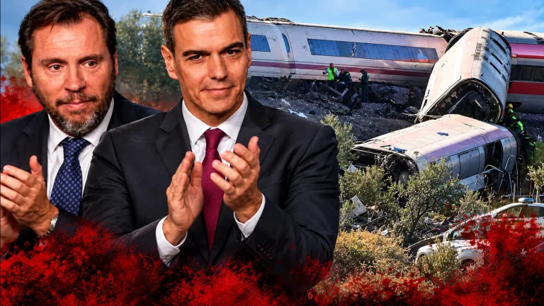 Fotomontaje editorial con Óscar Puente, Pedro Sánchez y un tren accidentado, sin titular sobreimpreso